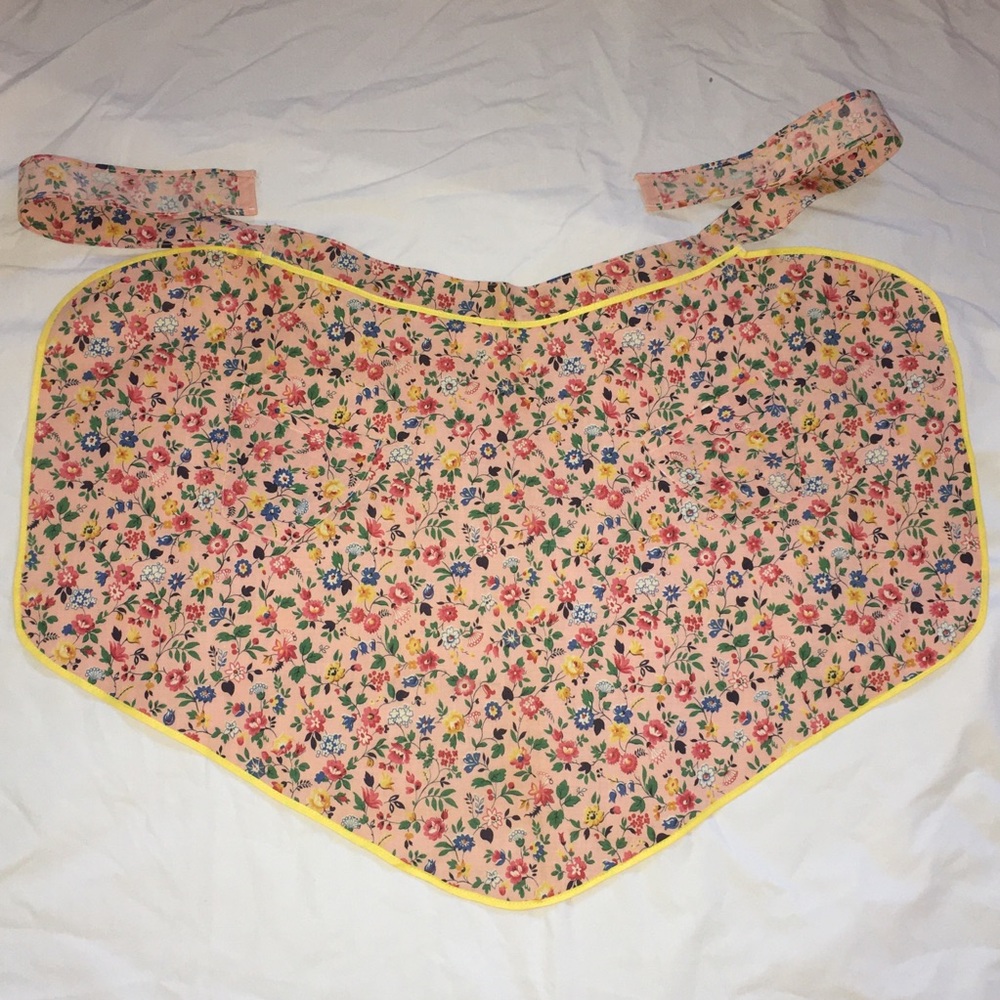 VINTAGE FLOWER APRON 1950s /HANDMADE /2 POCKETS Cottagecore Rural